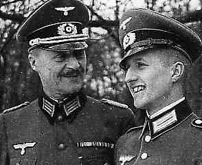 Graf Wilhelm v.Schlieffen (links) mit seinem Sohn Limbrecht (vermißt) im 2.Weltkrieg